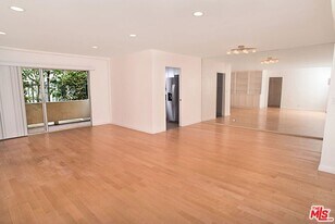 416 N Oakhurst Dr, Unit 205 in Beverly Hills, CA - Building Photo