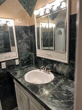 6160 Whitsett Ave, Unit 8 in Los Angeles, CA - Building Photo - Building Photo