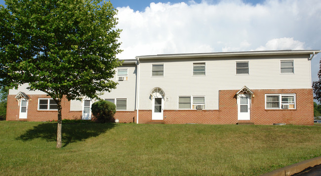 Mineral Springs Apartments in Wilkes-Barre, PA - Building Photo - Building Photo