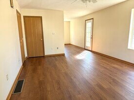 1 Frankie Ln in Elkview, WV - Building Photo