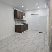 1230 NW 70th St in Miami, FL - Building Photo - Building Photo