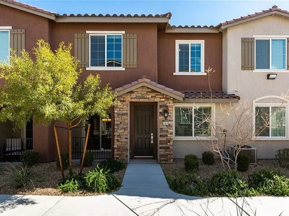 8466 Classique Ave in Las Vegas, NV - Building Photo