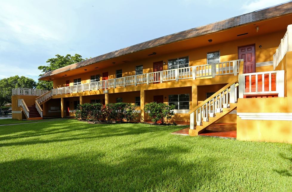 Emerald Palms Apartments in Fort Lauderdale, FL - Foto de edificio