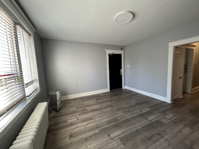 128 Carrick Ave in Hamilton, ON - Building Photo - Building Photo