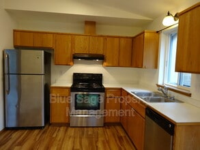 906 E Bryson Ave in Port Angeles, WA - Building Photo - Building Photo