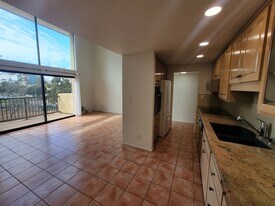 2015 E Broadway in Long Beach, CA - Building Photo