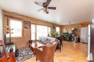 1622 W Columbia Ave, Unit 3S in Chicago, IL - Building Photo