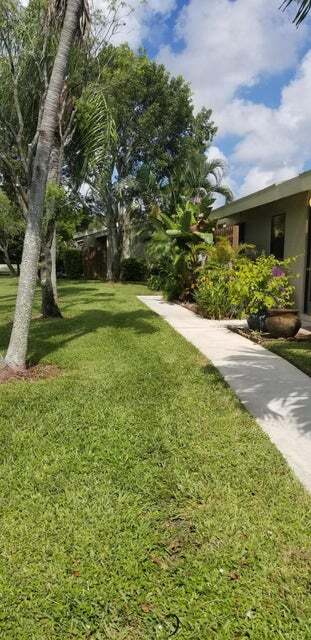 261 Meadows Dr in Boynton Beach, FL - Building Photo - Building Photo