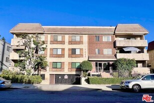 7442 Hazeltine Ave in Los Angeles, CA - Building Photo