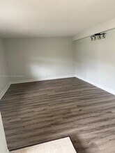 242 Wimbledon Lakes Dr in Plantation, FL - Building Photo - Building Photo