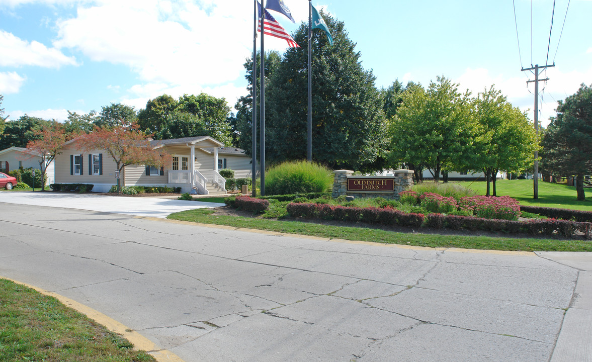 Old Dutch Farms in Novi, MI - Building Photo