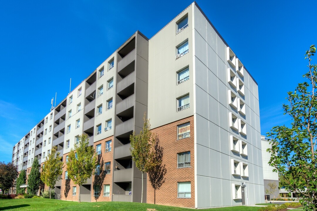 Platts Crossing in London, ON - Building Photo