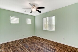 9768 Plane Tree Ct in Las Vegas, NV - Foto de edificio - Building Photo
