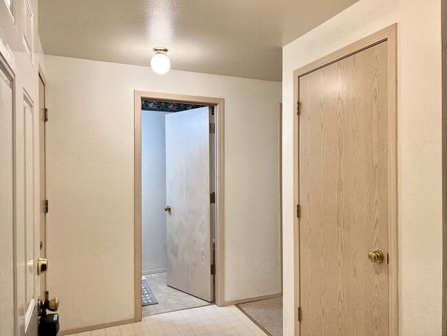 233 N Bower Ln in Camano, WA - Building Photo - Building Photo