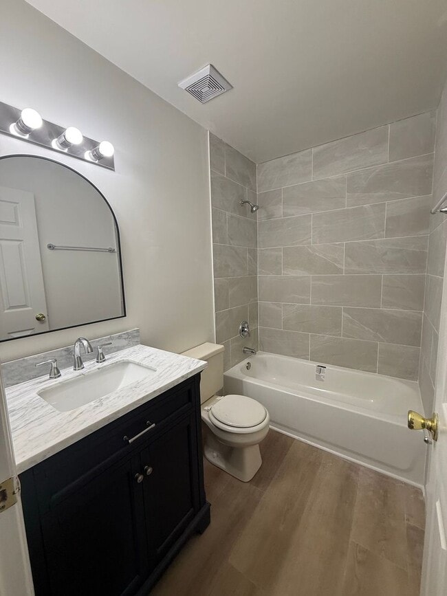 139 Parnell Rd in Hubert, NC - Foto de edificio - Building Photo