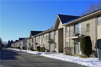 Glenwood Apartments in Clinton Township, MI - Building Photo - Building Photo