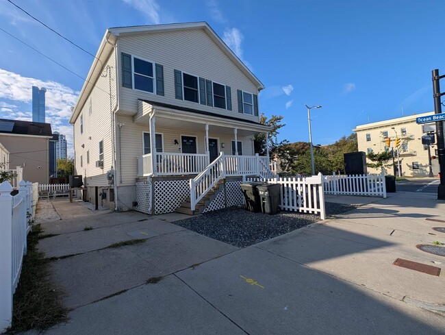 property at 516 Grammercy Pl