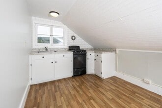 882 4th Ave in Troy, NY - Building Photo - Building Photo