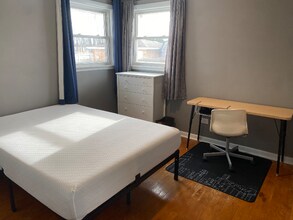 8409 W Roseview Dr in Niles, IL - Foto de edificio - Building Photo