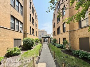 1544 N Kedzie Ave, Unit 1A in Chicago, IL - Building Photo - Building Photo