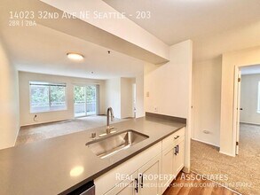 14023 32nd Ave NE in Seattle, WA - Building Photo - Building Photo