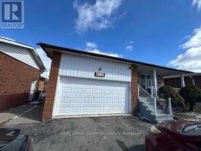4129 Brandon Gate Dr in Mississauga, ON - Building Photo - Building Photo