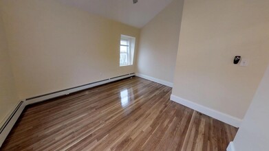 66 Walden St, Unit 4 in Cambridge, MA - Building Photo - Building Photo