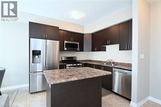 55 Madonna Dr in Hamilton, ON - Building Photo - Building Photo
