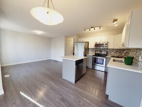 445 Brintnell Blvd NW in Edmonton, AB - Building Photo - Building Photo