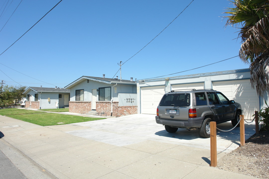 11299 Geil St in Castroville, CA - Foto de edificio