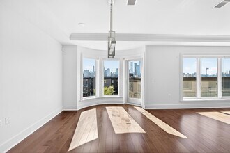 100 Eton Row in Weehawken, NJ - Building Photo - Building Photo