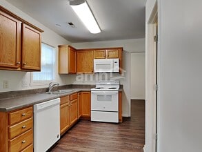 606 3 Oaks Dr in High Point, NC - Building Photo - Building Photo