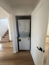 5436 1/2 Kester Ave in Los Angeles, CA - Building Photo - Building Photo