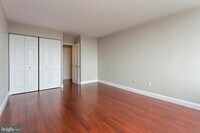 604 S Washington Square photo'
