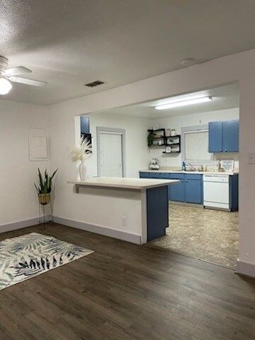 408 E McKay St in Troup, TX - Building Photo