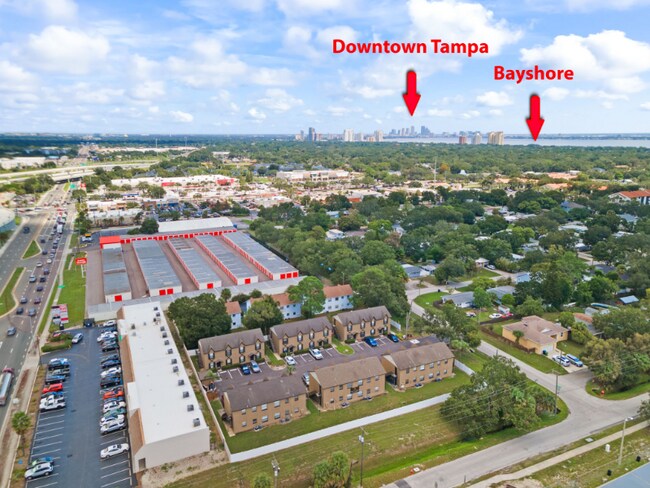 5107 S Clarice Ct in Tampa, FL - Foto de edificio - Building Photo