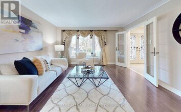 28 A Westwood Ln in Richmond Hill, ON - Building Photo - Building Photo