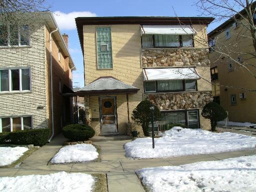 2439 N 77th Ct in Elmwood Park, IL - Foto de edificio