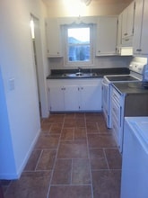 556 E Yancey St in Marion, NC - Foto de edificio - Building Photo