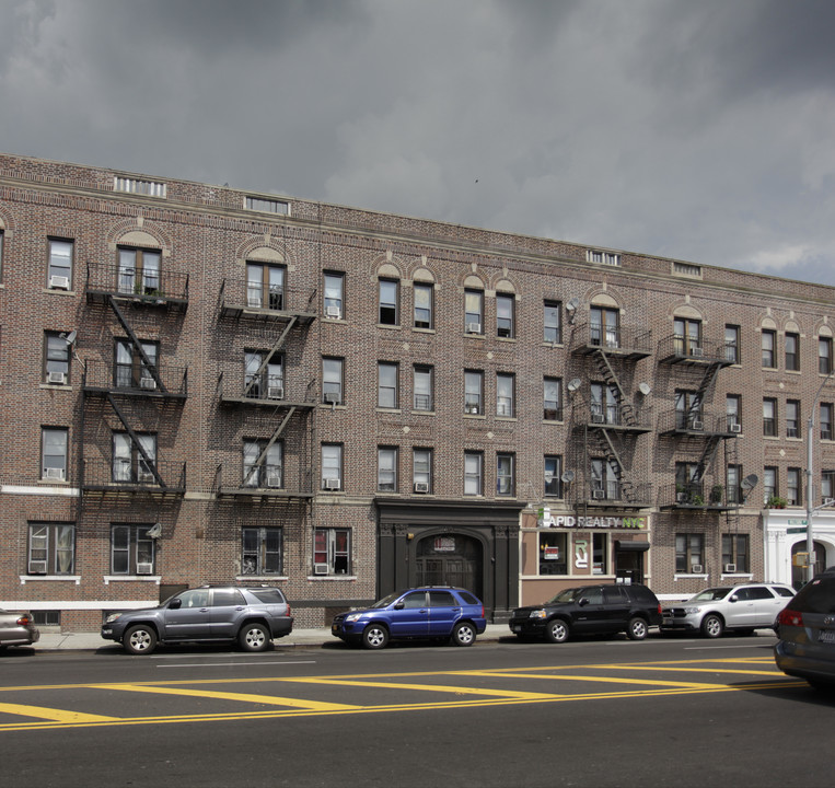 146-17 Hillside Ave in Jamaica, NY - Foto de edificio