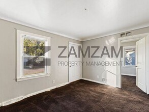 7583 Hudson Ave in Warren, MI - Building Photo - Building Photo