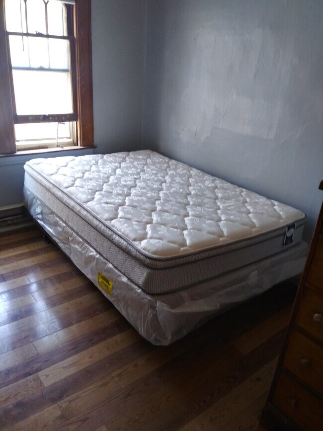 916 Ackerman Ave-Unit -Room 9 in Syracuse, NY - Foto de edificio - Building Photo