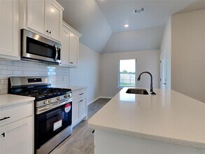 3833 Lynne Ave in Edmond, OK - Building Photo - Building Photo