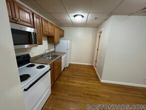 22 High St, Unit 9 in Medford, MA - Building Photo - Building Photo