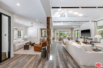 25010 Jim Bridger Rd in Hidden Hills, CA - Building Photo - Building Photo
