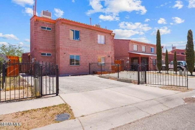 3570 Oasis Dr in El Paso, TX - Building Photo - Building Photo