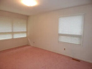 2312 Whispering Pines Rd in Albany, GA - Building Photo - Building Photo