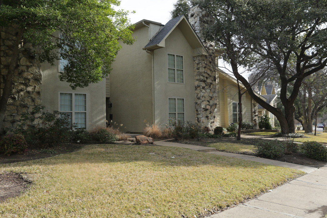 Timberleaf Townhomes in Dallas, TX - Building Photo