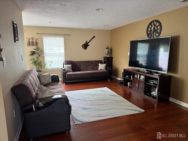 61 Curtis Ct in Kendall Park, NJ - Building Photo - Building Photo