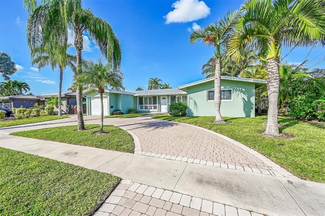 211 SE 9th Ct in Pompano Beach, FL - Building Photo
